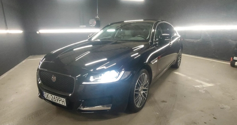 Jaguar XF cena 110000 przebieg: 90000, rok produkcji 2017 z Bytom małe 211